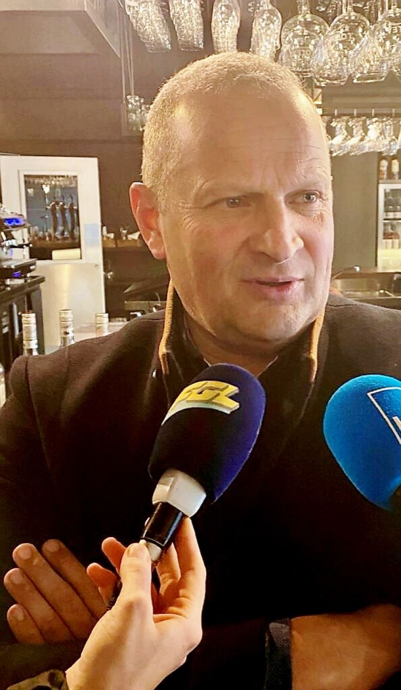 Officiellement candidat � sa succession � Mont de Marsan, le maire Charles Dayot a aussi d�voil� son �quipe pour ces 15 et 22 mars � venir. A St Paul l�s Dax, c'est Catherine Raba qui a aussi pr�sent�e la sienne.