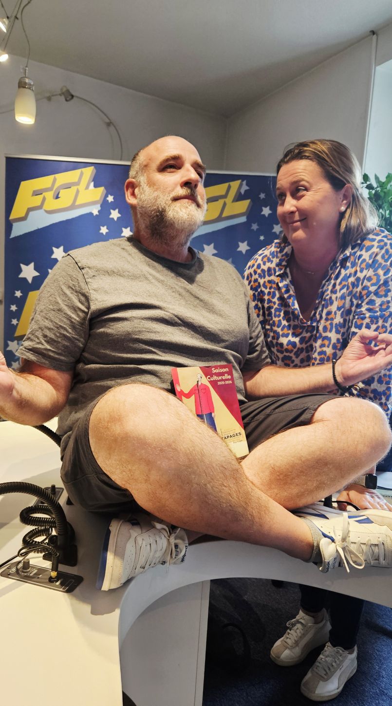 Avec la pice de thtre 'Kitch ou double', Tapages ouvre ce samedi la saison culturelle Sanguinetoise 2025/2026. Interview du prsident Laurent Molin et de la vice-prsidente Aurlie Godichon.