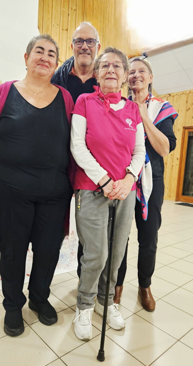 Pr�s de 30 000 � remis � l'Institut Bergoni� et � l'H�pital d'Arcachon par les Roses Sanguinetoises et Biscarrossaises, mais aussi Sanguinet Solidaire.