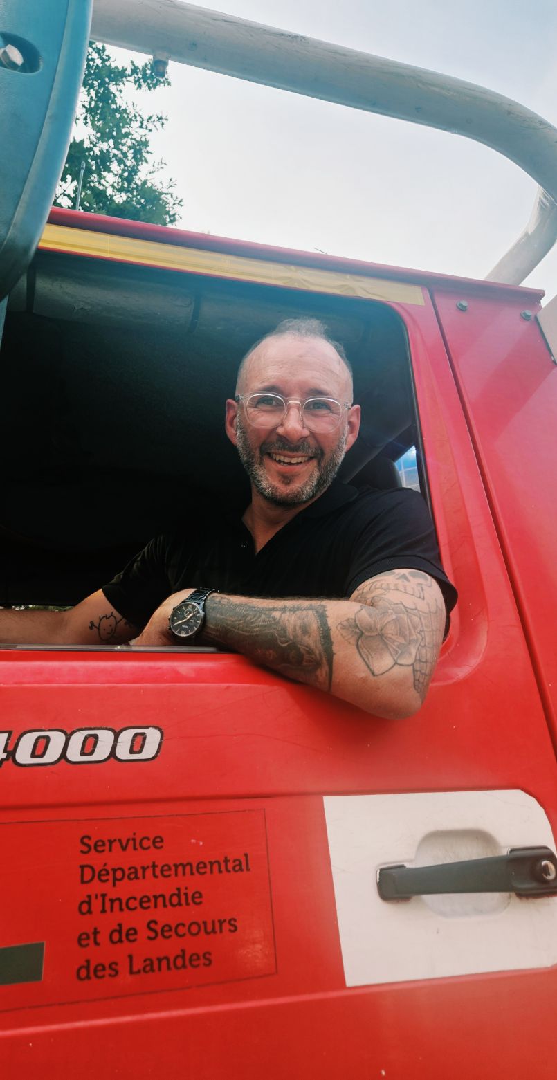 Retrouvez ici en exclusivit� le direct de la r�daction d'FGL, au plus pr�s du PC Op�rationnel concernant l'important incendie aux portes de Biscarrosse...