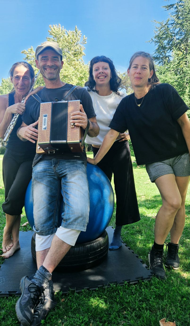 Avec la pr�sence d'un chapiteau acquis par la ville, le cirque va prendre la place qu'il m�rite � Biscarrosse. Un projet �voqu� � notre micro par Cl�mence Marguet, porte-parole du collectif Komono Circus.