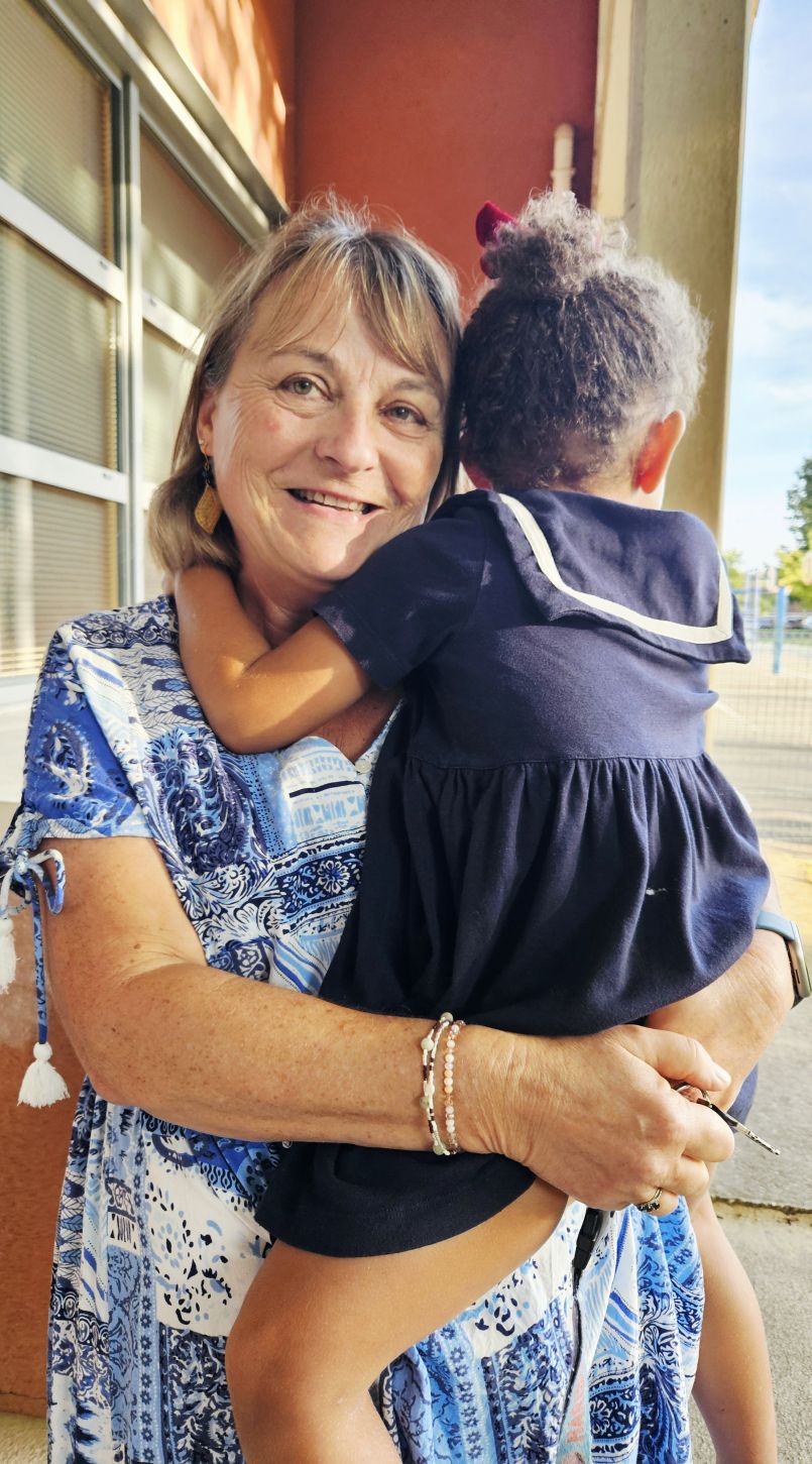 Biscarrosse : une rentr�e scolaire comme les autres, sans l'�tre vraiment pour certaines familles impact�es par le m�ga feu de juillet. Le reportage de la r�daction, depuis l'�cole maternelle de Meyrie.