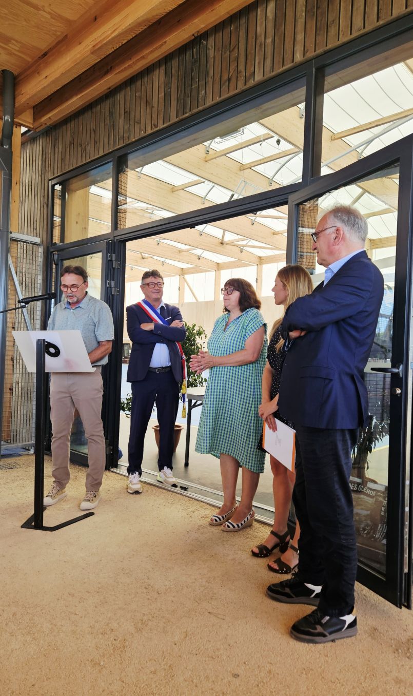 Apr�s avoir inaugur� le Complexe multisports de Mimizan, le pr�sident du Conseil D�partemental des Landes, Xavier Fortinon, nous a dit pourquoi il fallait replanter des pins apr�s les incendies...