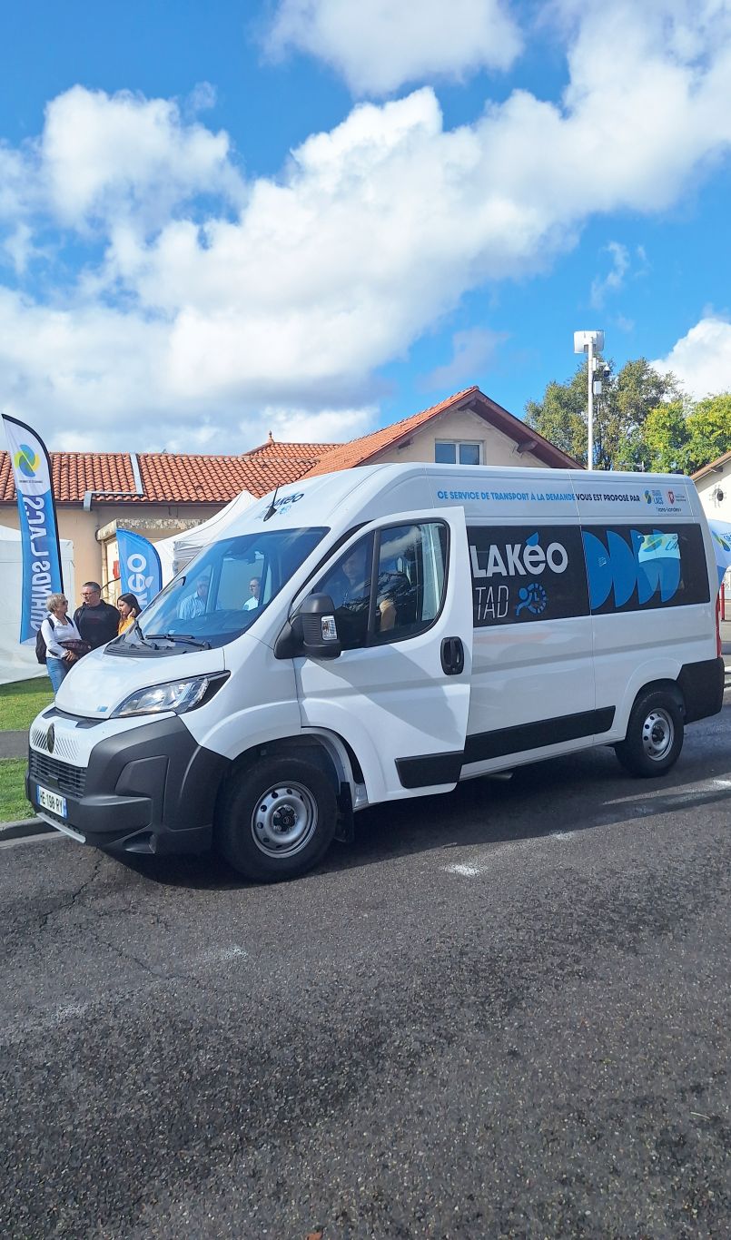 Appelez-le Lako, appelez-le tout court dans la Rgion des Grands Lacs. C'est le nouveau service de Transport  la Demande du territoire.