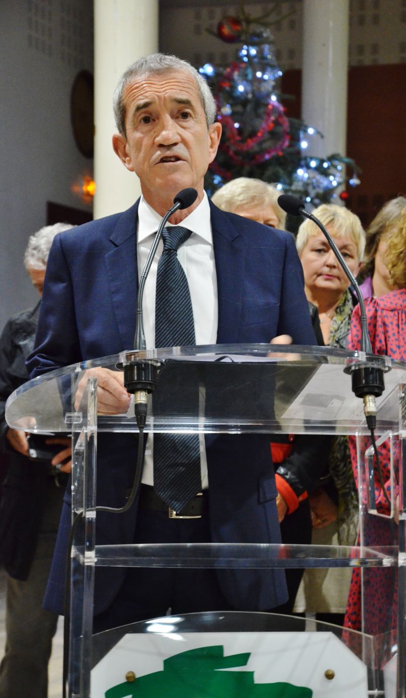 L'hommage mouvant en direct de Marie-Franoise Nadau  feu l'ancien maire de Parentis en Born, Christian Ernandorena. 