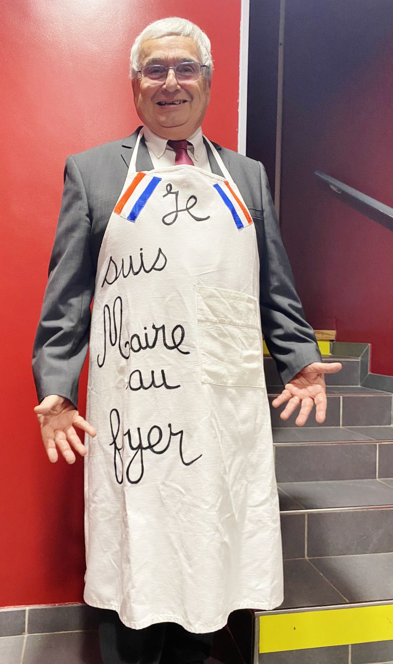 A Aureilhan (40), le maire Jean-Richard St Jours tire sa r�v�rence, non sans avoir d�nonc� le sacerdoce des �lus qui endossent bien des casquettes...