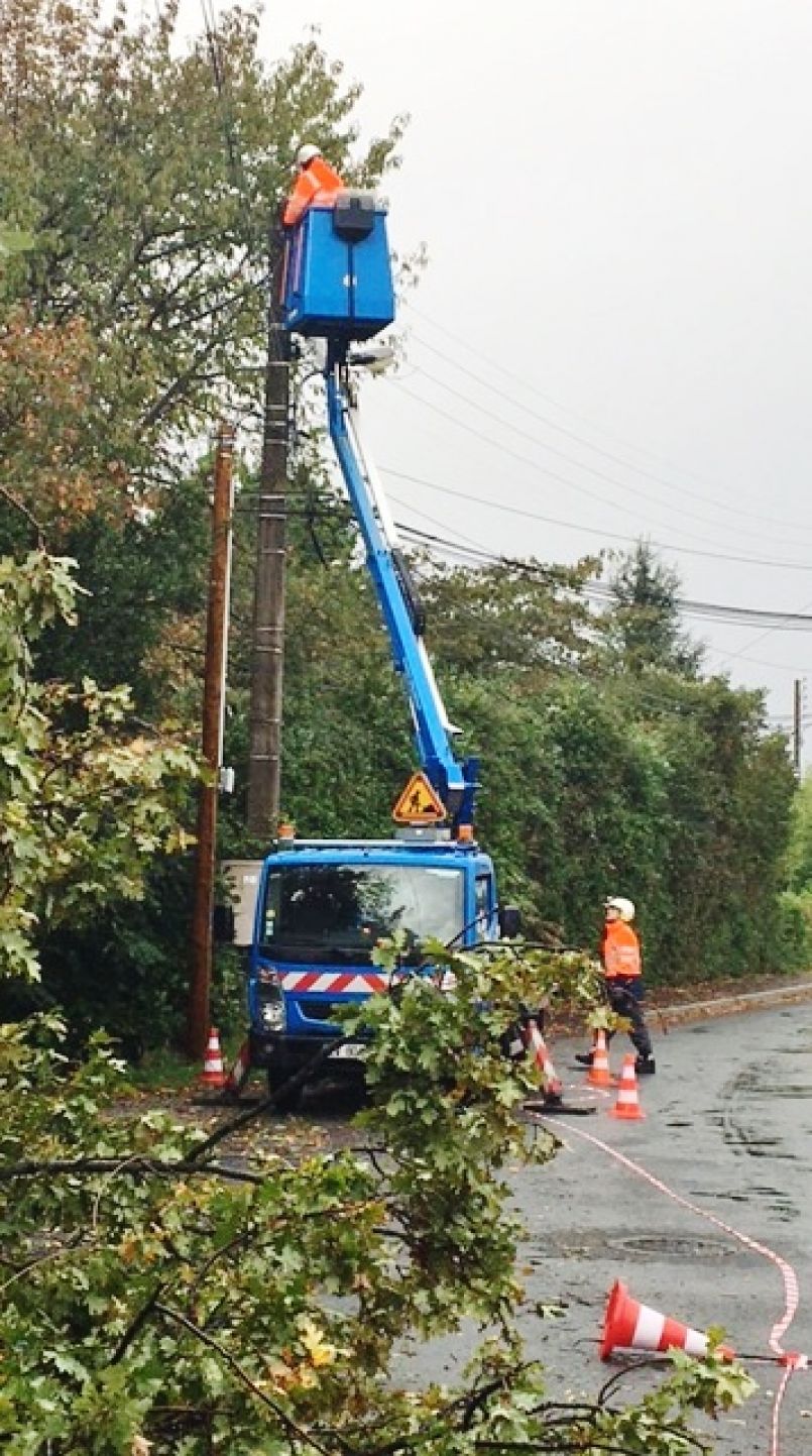 Intemp�ries, col�re des agriculteurs et maison en feu dans les Landes avec une victime sauv�e de justesse par les secours...
