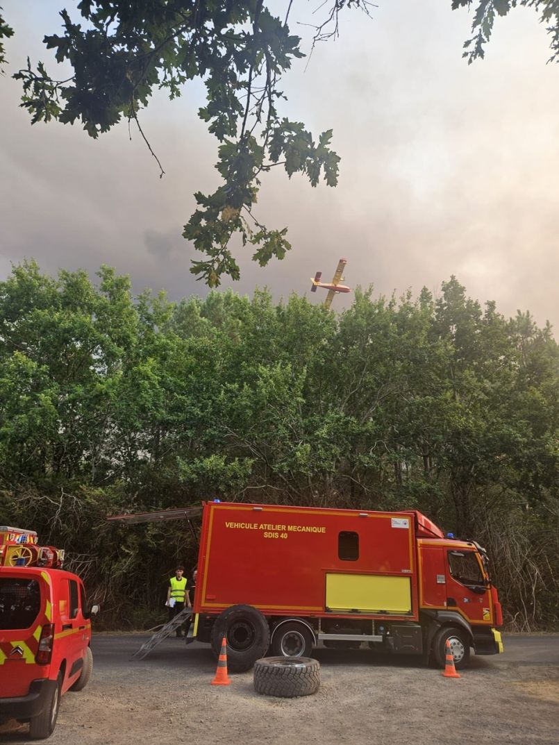 Retrouvez ici en exclusivit� le direct de la r�daction d'FGL au plus pr�s du PC Op�rationnel concernant l'important incendie aux portes de Biscarrosse...