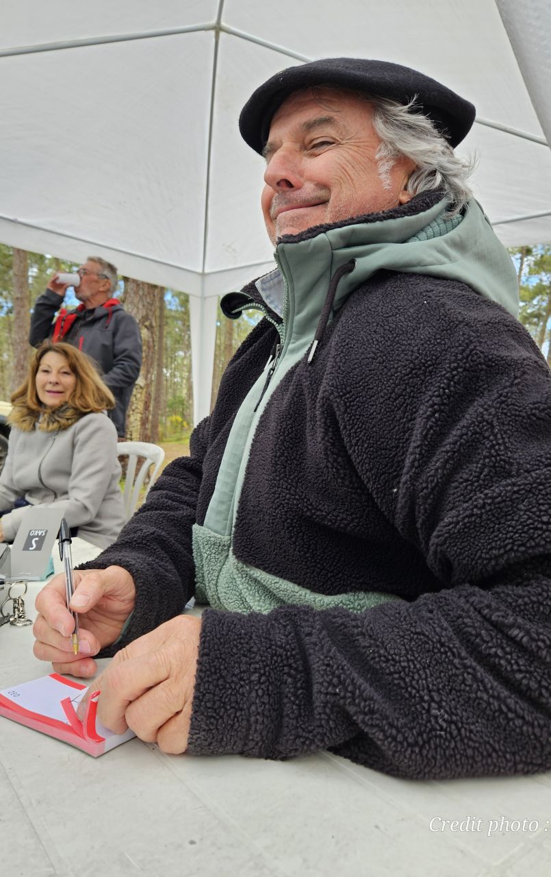 Qui de la cloche ou du lapin a amen les ufs de la Confrrie du Cul blanc  Biscarrosse-plage ? Enqute sonore de la rdaction d'FGL sous les pins...