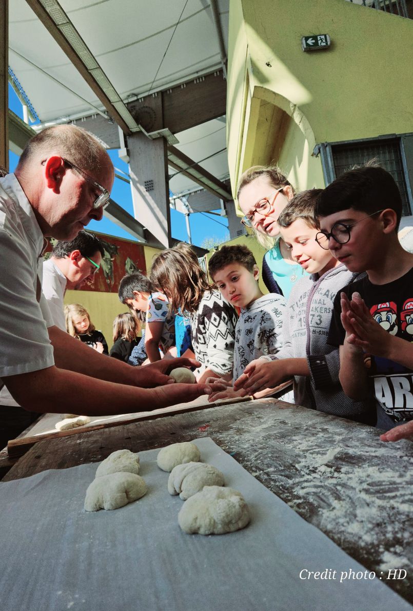 Belle visibilit de la profession lors du 1er Concours Dpartemental de la Meilleure baguette tradition et du Meilleur Croissant au beurre organis  Parentis en Born.