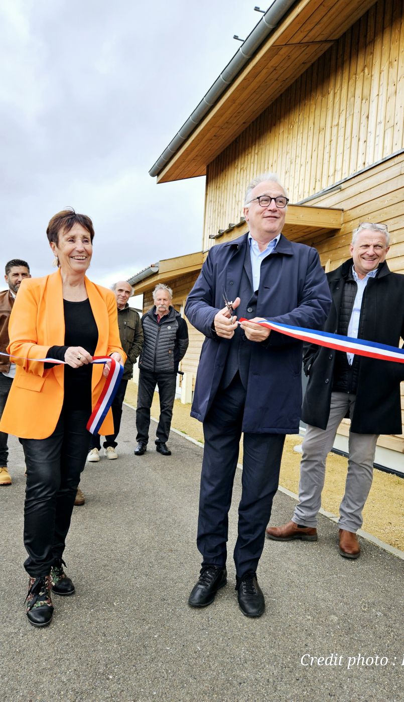 Quatre logements sociaux (Les Jardins du Lac) ont t inaugurs  Gastes par XL Habitat et la commune.