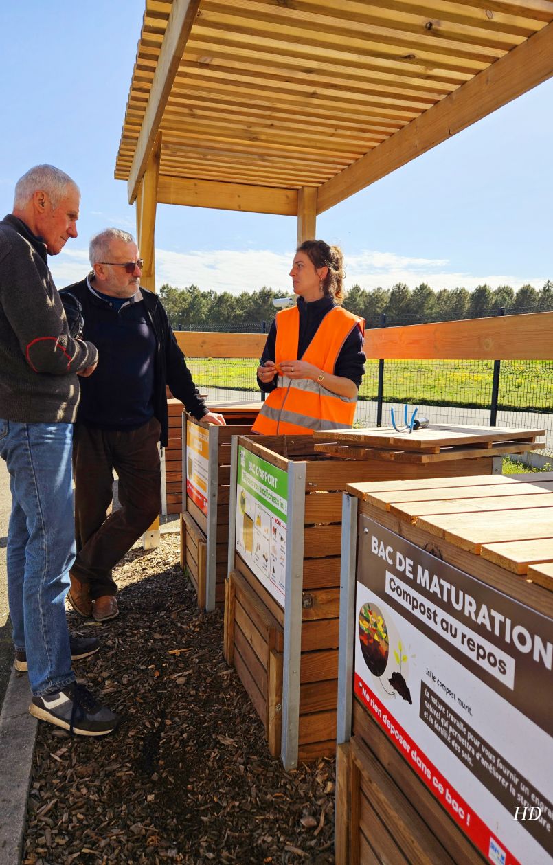 De 'bonne nature', vous avez t nombreux ce 5 avril  repartir du sige du Sivom du Born avec compost et composteurs.